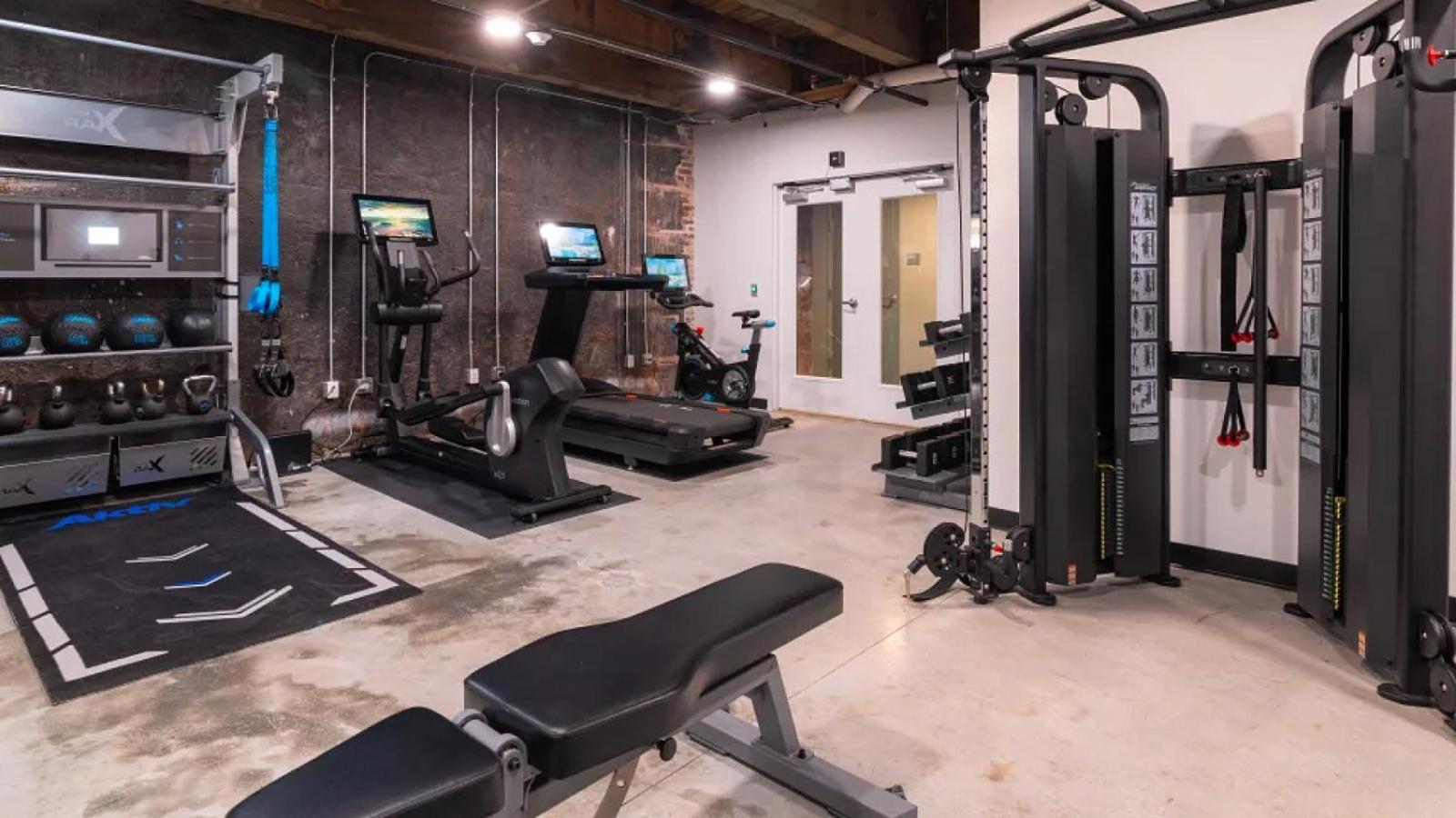 Landing At 99 Front - 1 Bedroom In Downtown *